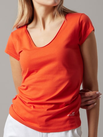 Maglietta di OWN Off With Nature in arancione: frontale