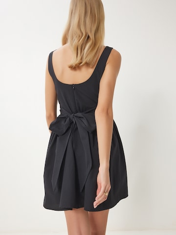 Happiness İstanbul Платье в Черный