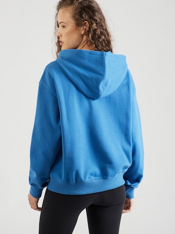 new balance Sweatshirt 'Essentials' in Blauw