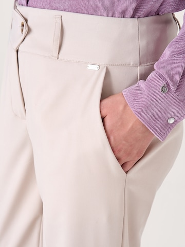 Regular Pantalon 'Sarav' Camomilla Italia en blanc