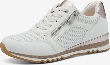 Baskets basses MARCO TOZZI en blanc : devant