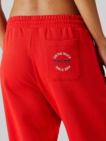 Red Bull Racing x Pepe Jeans Regular Broek in Rood