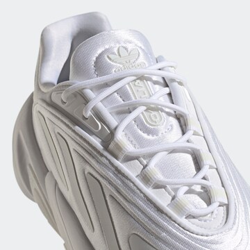 Baskets basses 'Ozelia' ADIDAS ORIGINALS en blanc