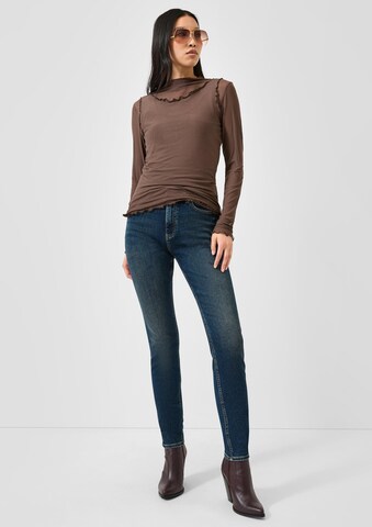 T-shirt QS en marron : devant
