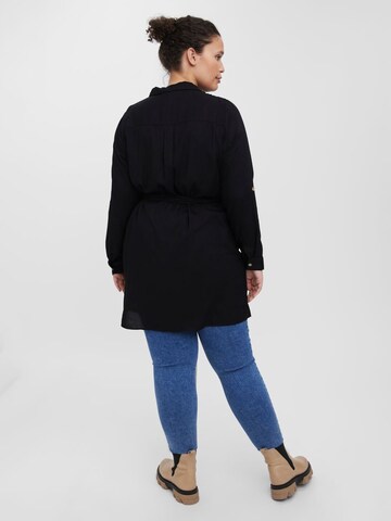 Vero Moda Curve Puseromekko värissä musta