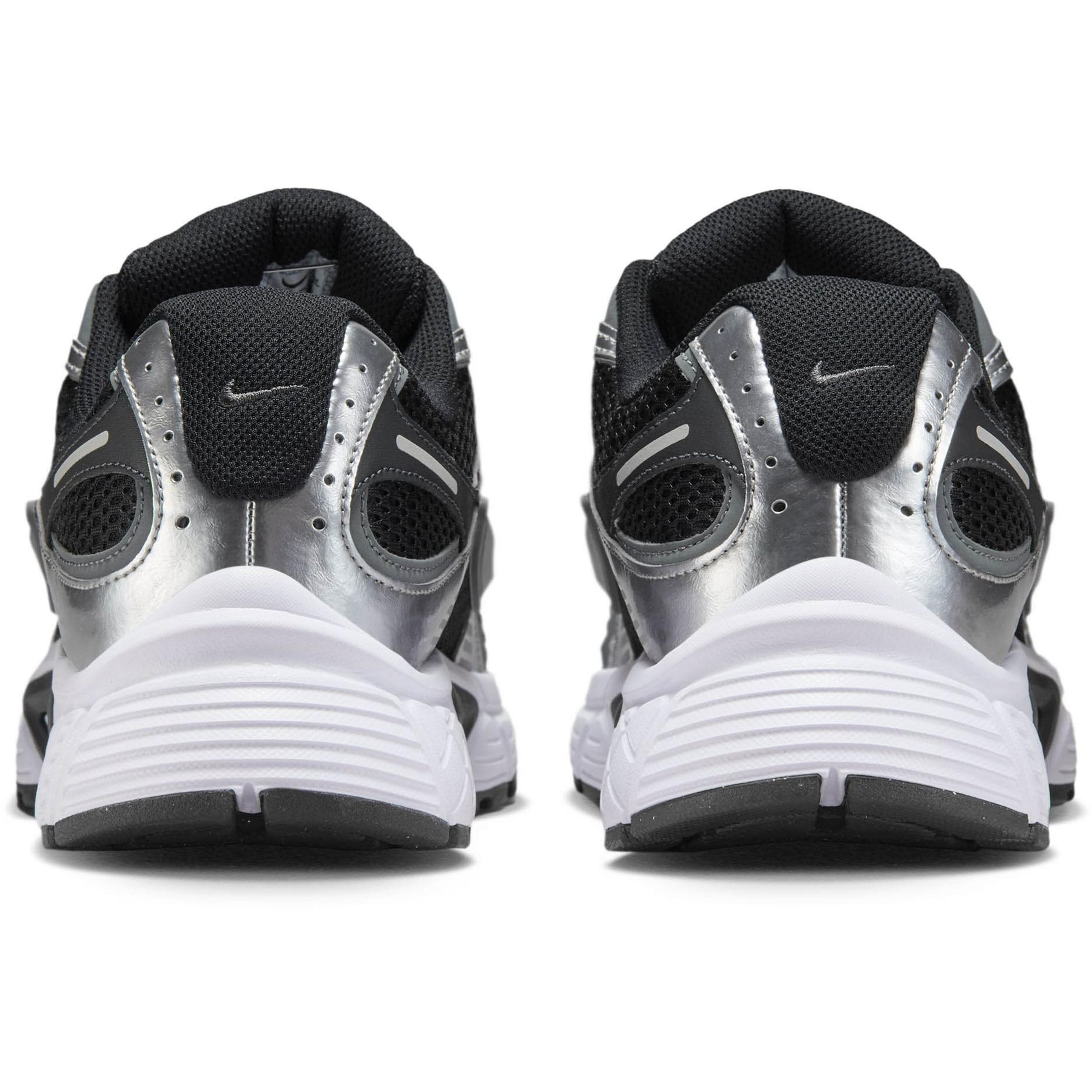 Nike Sportswear Trampki niskie 'V5 RNR' w kolorze szary