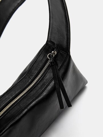 Geantă de umăr de la Pull&Bear pe negru