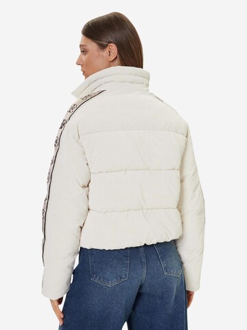 Veste d’hiver 'NEW JEAN PUFFER JACK V5BL11 WGYC2' GUESS en beige