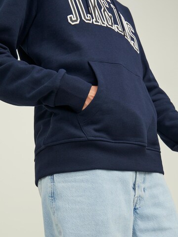 JACK & JONES Sweatshirt in Blauw