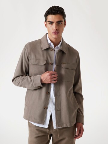 GUESS Jacke in Braun: Vorderseite