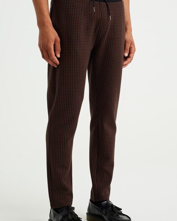 Regular Pantalon WE Fashion en marron : devant