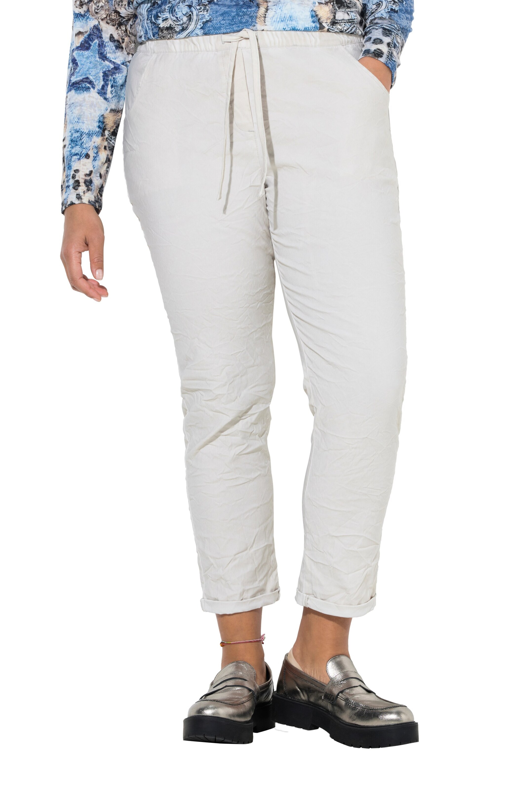 Angel of Style Regular Trousers in White: front