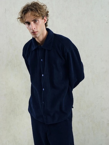 Giesto Comfort fit Button Up Shirt in Blue: front