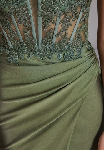 HEY KYLA Kleid in Grün