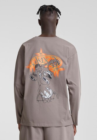 T-Shirt 'Alien Smash' K1X en marron : devant
