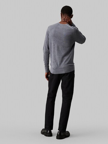 Calvin Klein Sweater in Grey