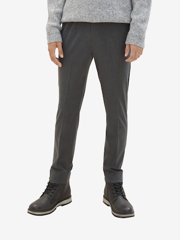 Regular Pantalon à plis TOM TAILOR DENIM en gris : devant