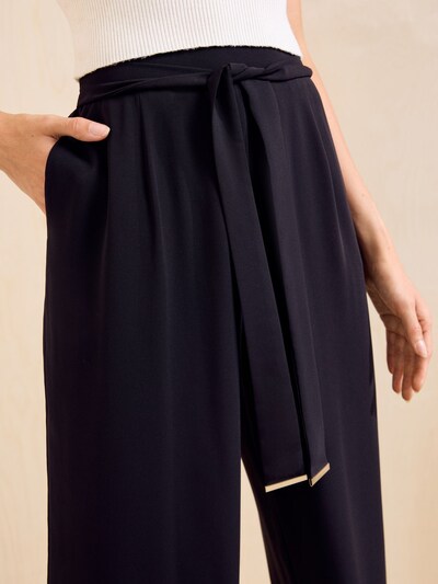 Friends Like These Pantalon à pince en 36 en noir, Vue avec produit