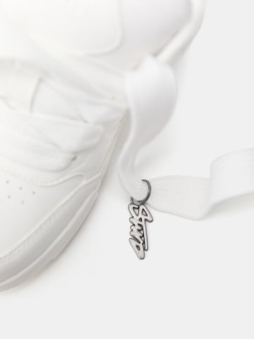 Pull&Bear Rövid szárú sportcipők - fehér