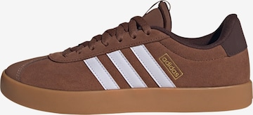 ADIDAS SPORTSWEAR Matalavartiset tennarit 'VL Court 3.0' värissä ruskea: etupuoli