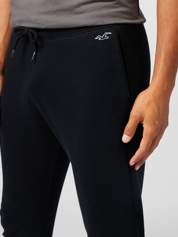 HOLLISTER Tapered Trousers in Black