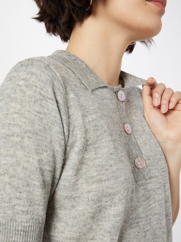 Pull-over 'CARYS' NÜMPH en gris