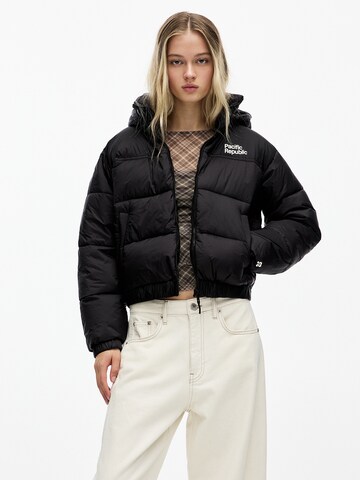 Giacca di mezza stagione di Pull&Bear in nero: frontale