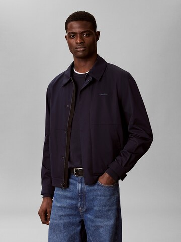 Veste mi-saison Calvin Klein en bleu : devant