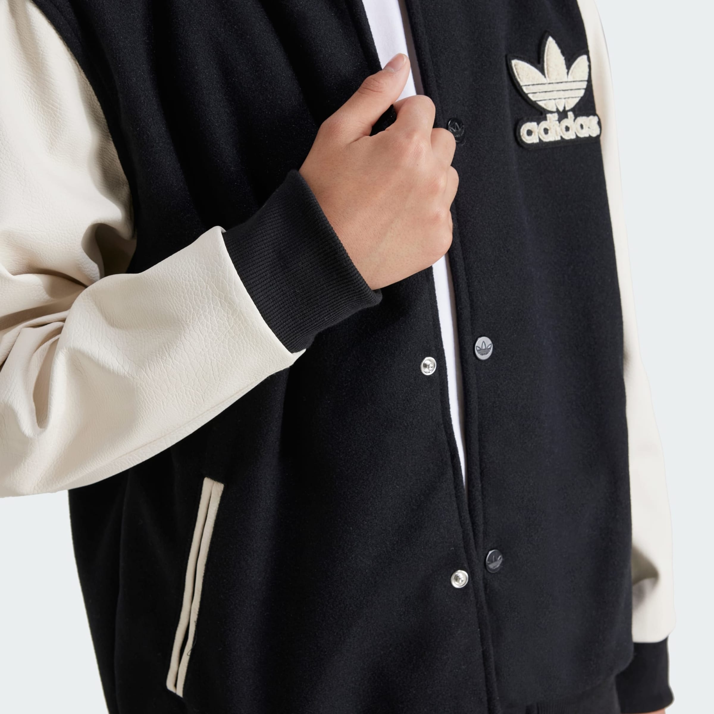 ADIDAS ORIGINALS Between season jacket Adicolor in Black ABOUT YOU