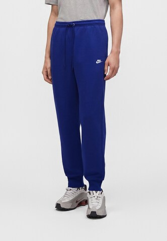 Nike Sportswear Tapered Housut 'CLUB' värissä sininen: etupuoli