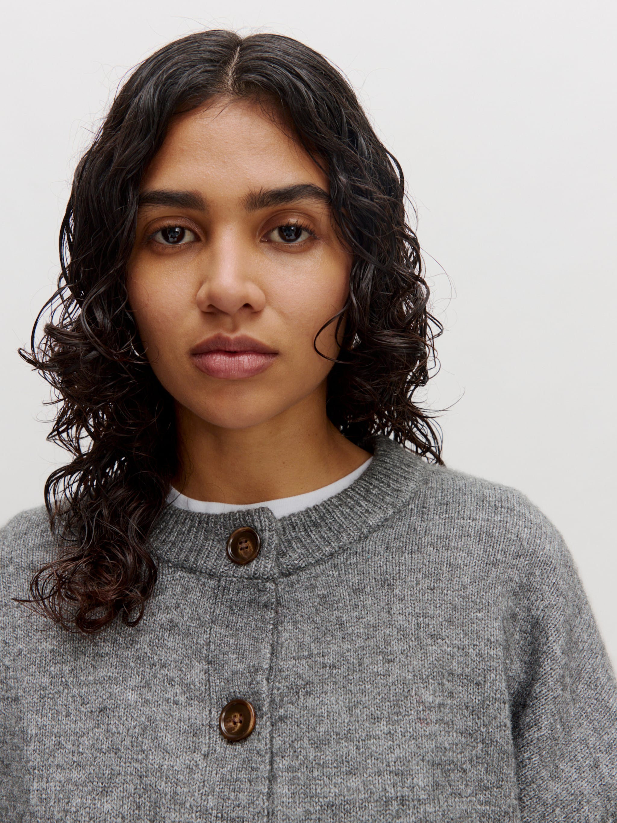 EDITED Produkte Strickjacke 'Konny' graumeliert