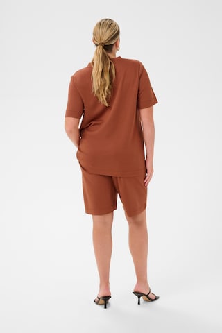 KAFFE CURVE - Camiseta 'Annia' en marrón
