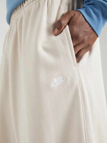 Effilé Pantalon 'CLUB' Nike Sportswear en beige