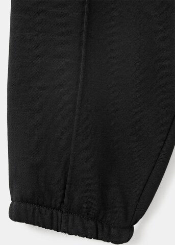 MANGO KIDS Tapered Nadrág - fekete: elől