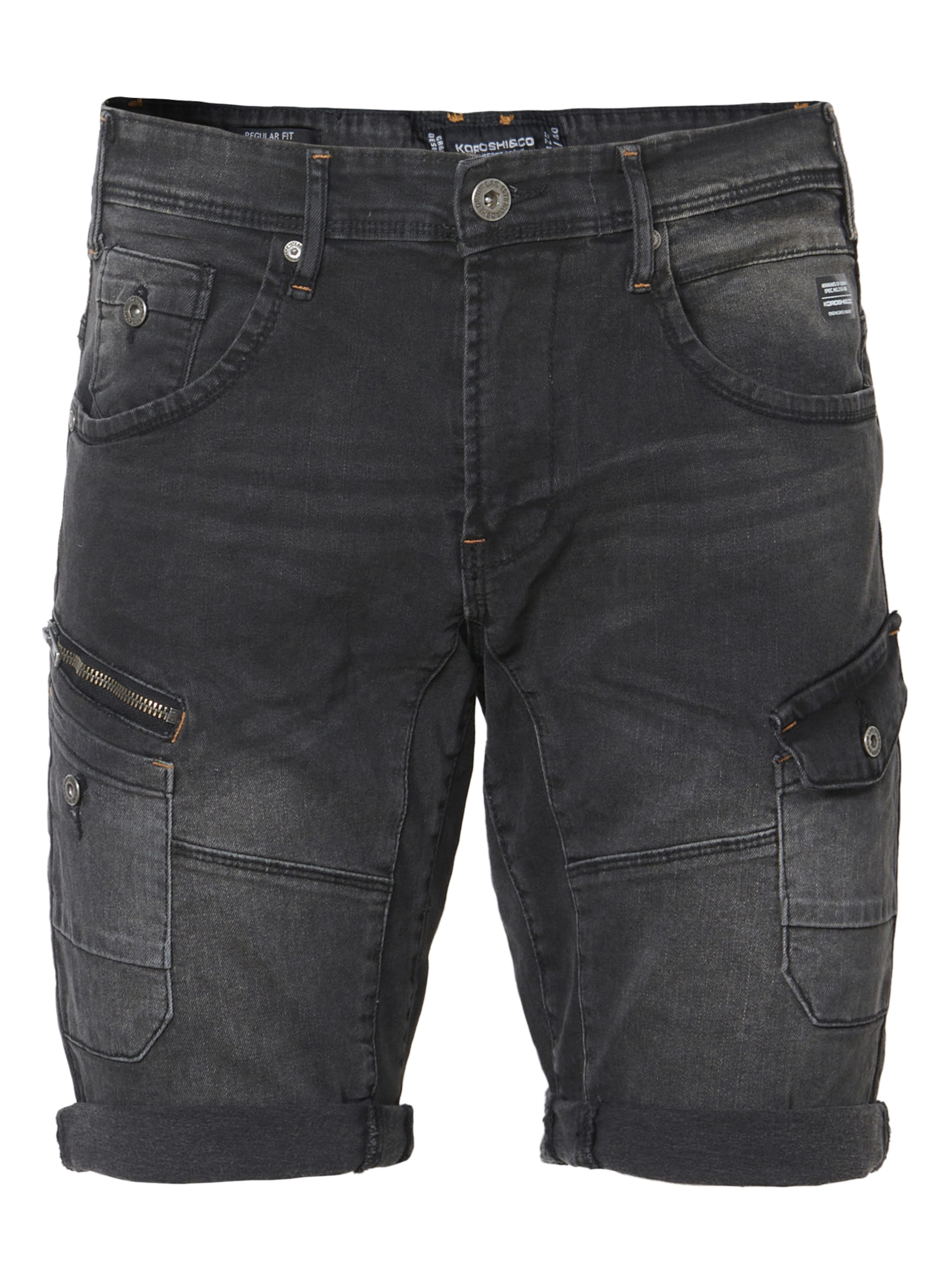 KOROSHI Slimfit Shorts in Schwarz: Vorderseite