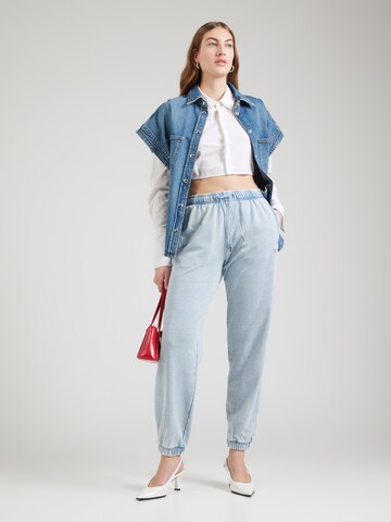 GUESS JEANS Tapered Nadrág - kék