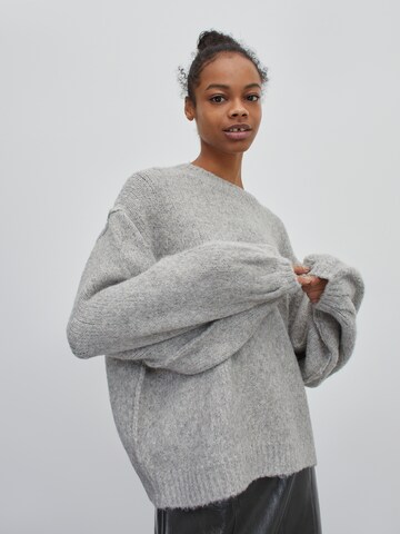 Pullover 'Luisa' di EDITED in grigio: frontale