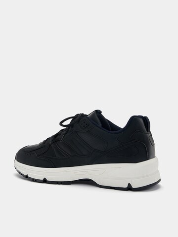 Pull&Bear Sneakers low i svart