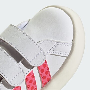 Baskets 'Adidas x Disney Minnie Mouse Grand Court 2.0' ADIDAS SPORTSWEAR en blanc