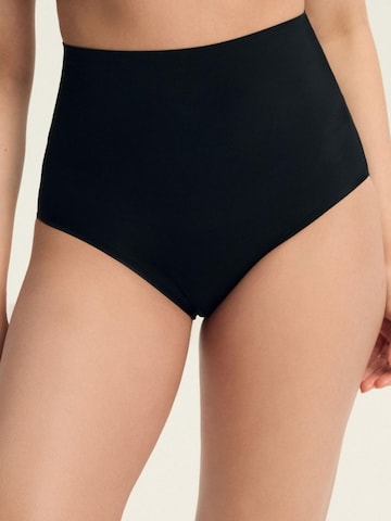 Slip modellante 'Miederhose Silky, starker Shaping Effekt, nahtlos, glatte Microfaser' di ESOTIQ in nero: frontale