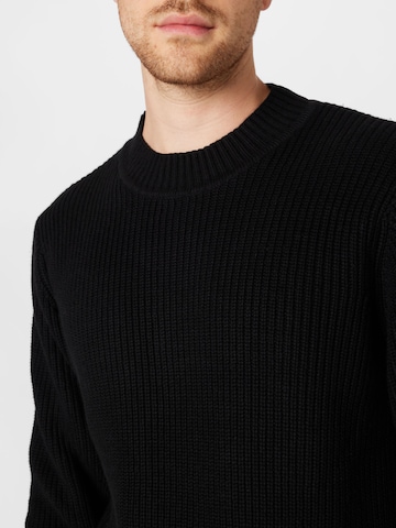 ABOUT YOU Пуловер 'Aiden' в черно