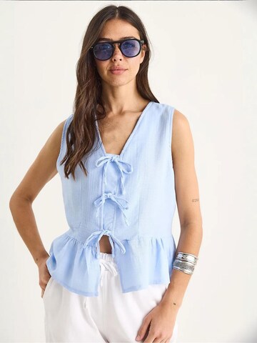 Bianco Lucci - Blusa em azul: frente