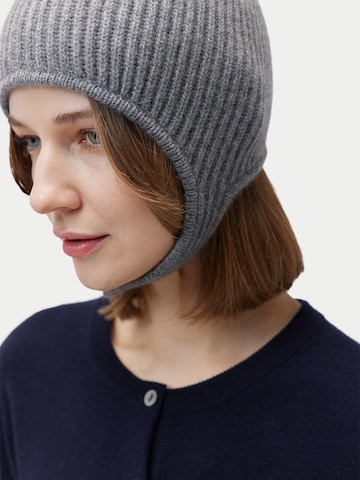 GOBI Cashmere Mössa 'Knitted Aviator Cap' i grå: framsida