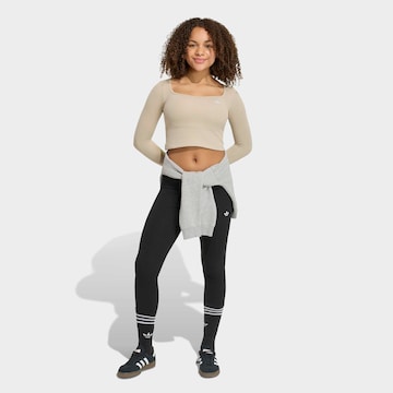 ADIDAS ORIGINALS Skinny Fit Клин в черно: отпред