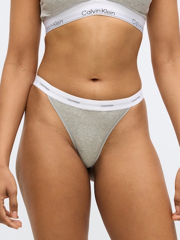 Calvin Klein Underwear Стринг в сиво: отпред