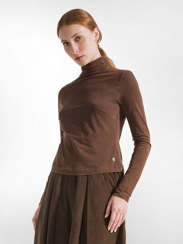 DEHA Shirt in Bruin: voorkant
