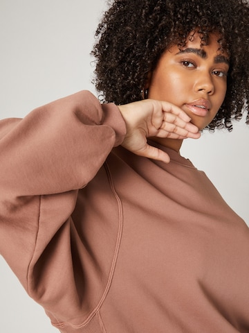 A LOT LESS Sweatshirt 'Haven' in Brown