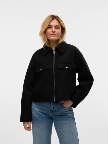 VERO MODA Overgangsjakke 'FORTUNEFREJ' i sort: forside