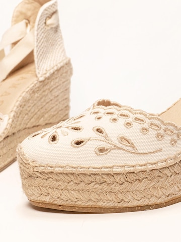 Alhamas Sandal 'Alpargata Cuña 10 cm' in Beige