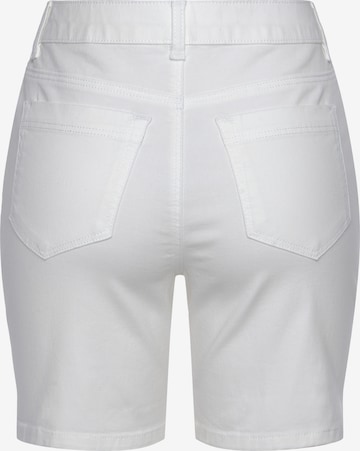 BUFFALO Skinny Shorts in Weiß